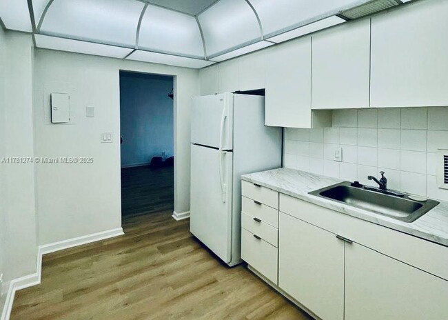 Building Photo - 3901 S Ocean Dr