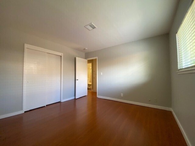 Building Photo - Charming 2-bedroom, 1-bath, 800 sq. ft. du...