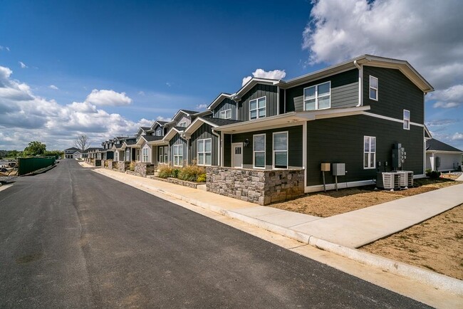 Building Photo - 1524 Crownpoint Dr