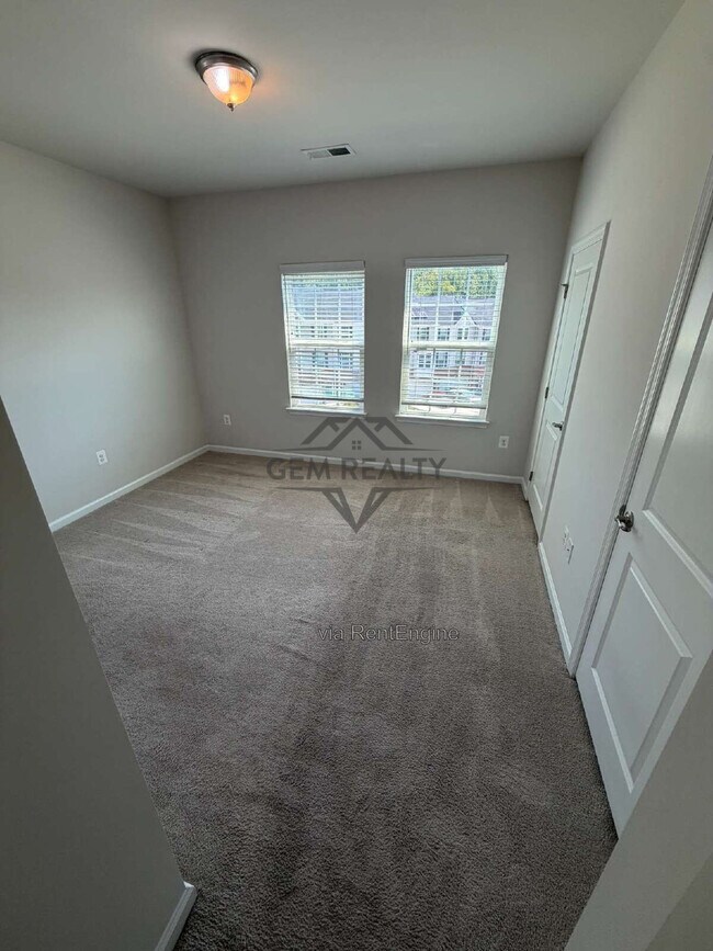 Building Photo - 501 Rolling Valley Dr