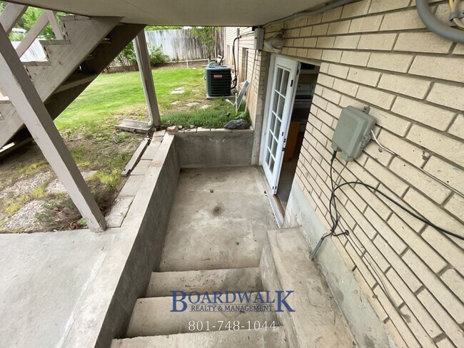 Building Photo - 2827 E Bridgewater Dr