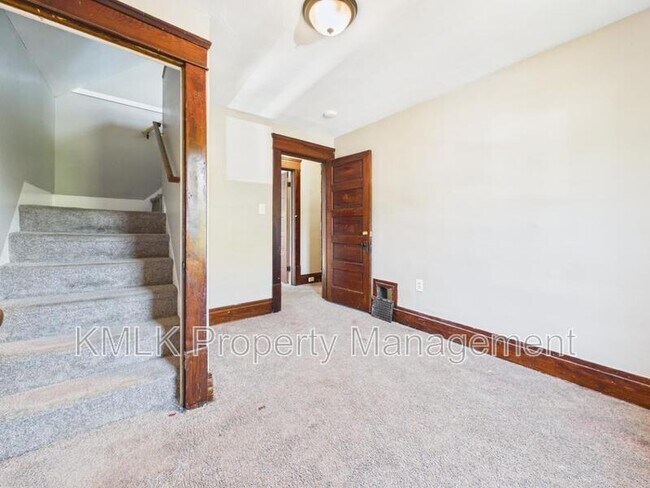 Building Photo - 701 Kling St