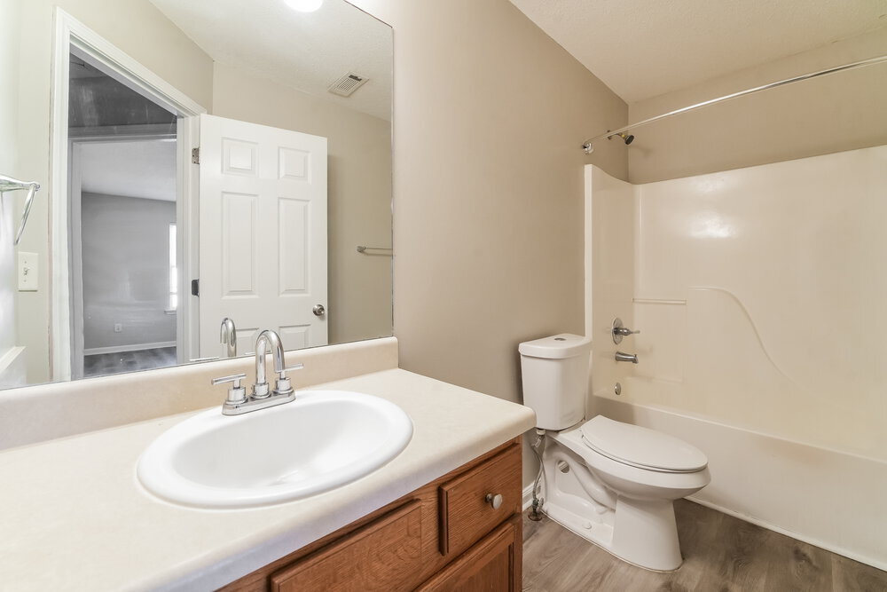 Building Photo - 202 Oakwood Pl