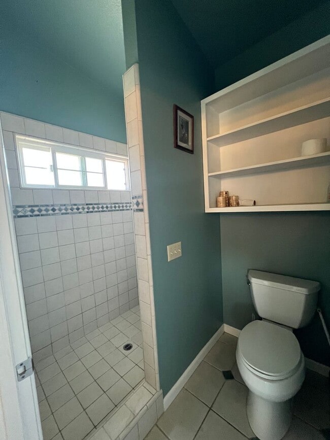Building Photo - Beautiful 3 bedroom West Side Home! Close ...