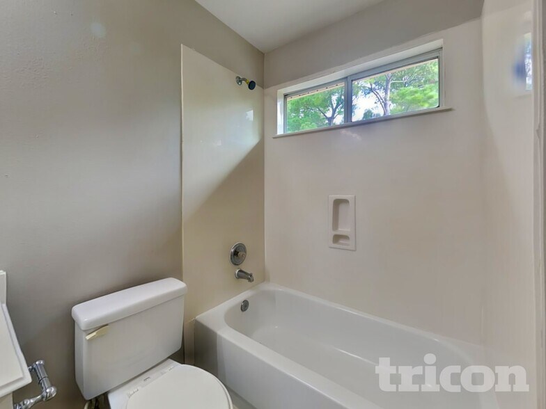 Building Photo - 10834 Golden Sunshine Dr