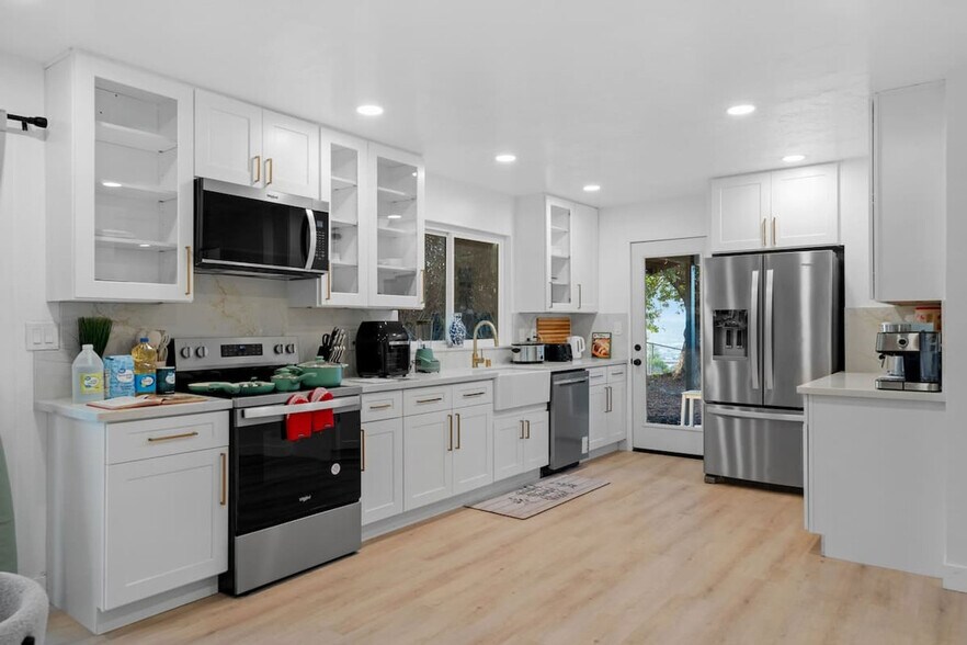 Building Photo - 5048 Bluff Pl