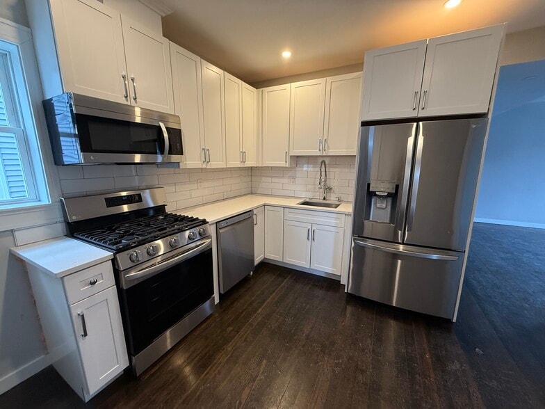 Building Photo - 19 Chase St