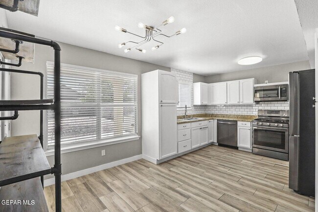 Building Photo - 729 Paseo Sereno Dr