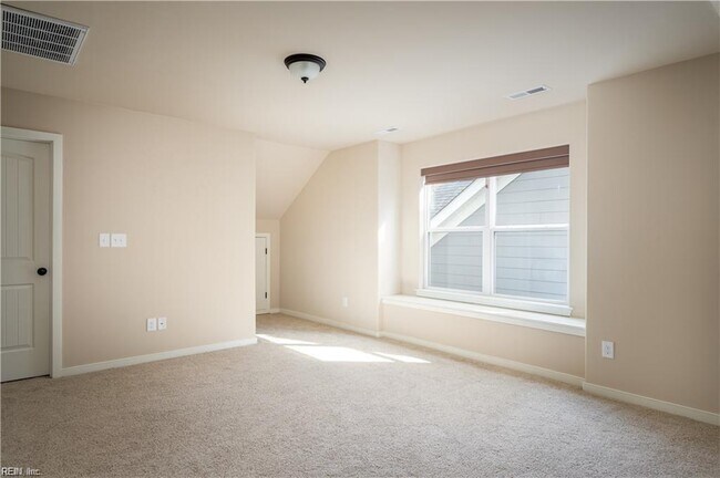 Building Photo - 225 Floridays Way