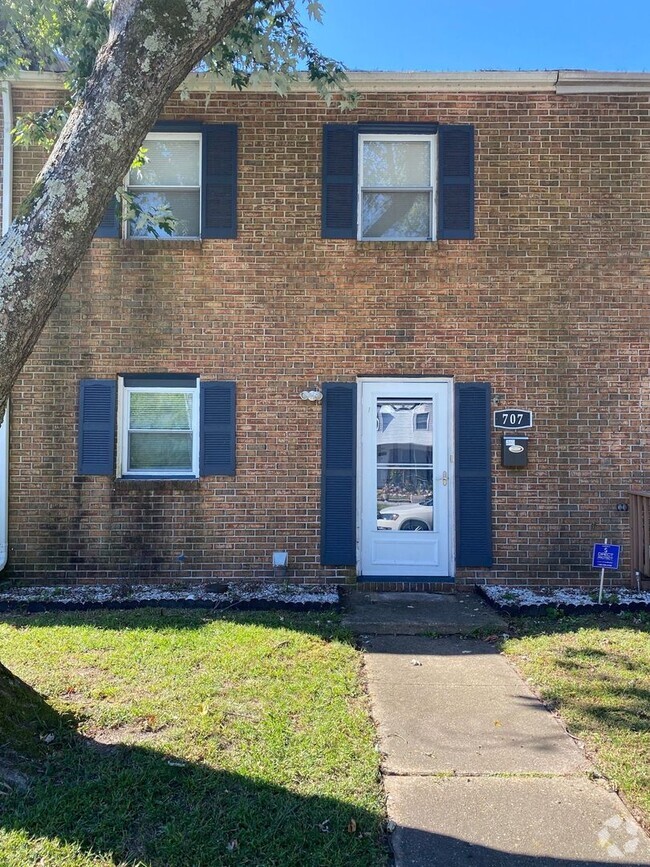 Building Photo - Welcome to this beautiful home in Virginia...