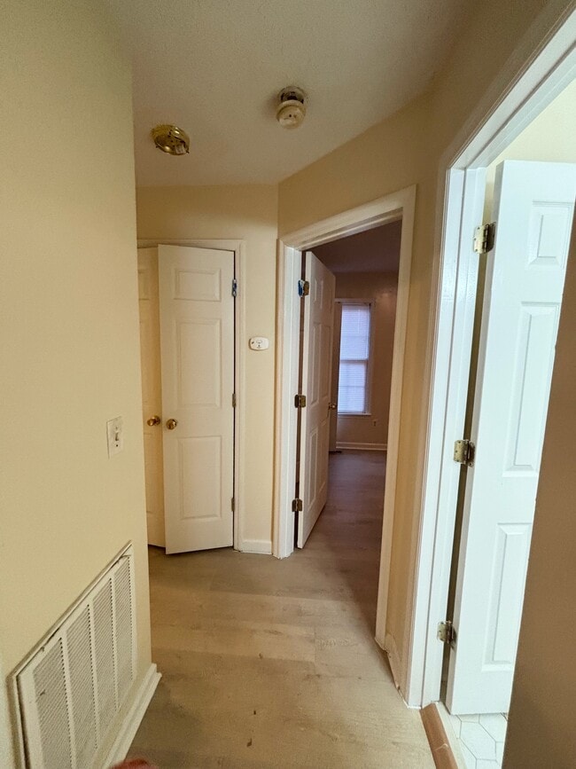 Building Photo - 1135 Derbyshire Rd