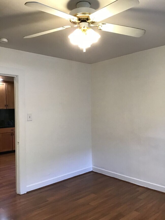 Building Photo - Old Roseville 2 bedroom