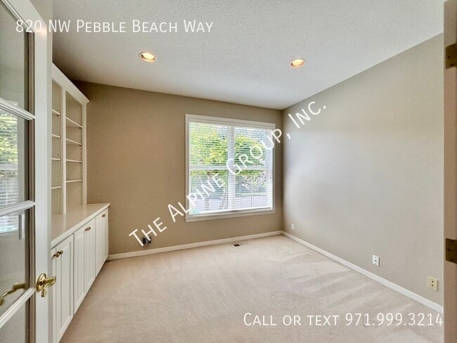 Building Photo - 820 NW Pebble Beach Way