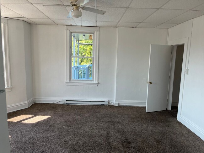 Building Photo - 415-417 W Washington St