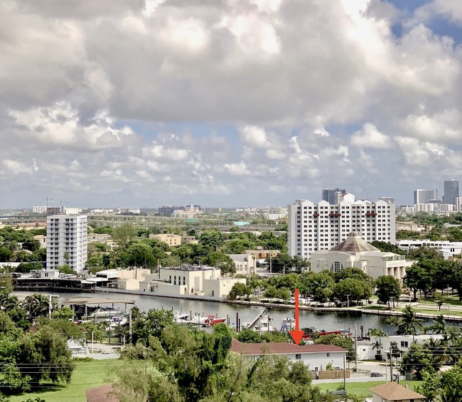 View of the property facing North West - 126 NW S River Dr