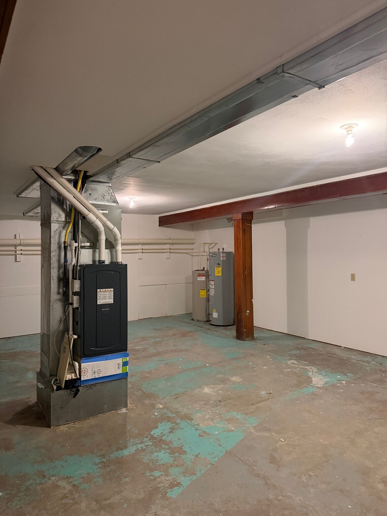 Building Photo - 701 Macfarlane Rd