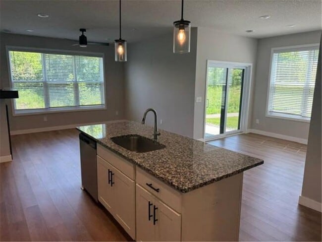Building Photo - 5385 Robinwood Ct