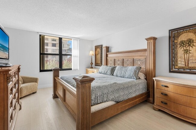 Building Photo - 5480 N Ocean Dr