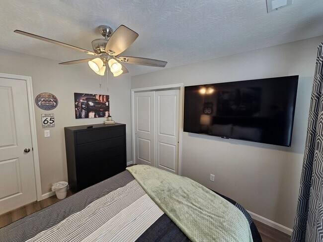 Building Photo - Vroooom . . . . the ROAD is calling. . . .Fully furnished themed rental includes all utilities an...