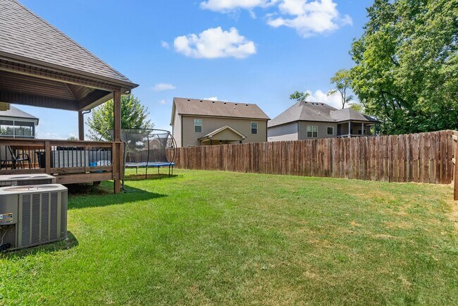 Building Photo - Pet Friendly Four Bedroom with Bonus!