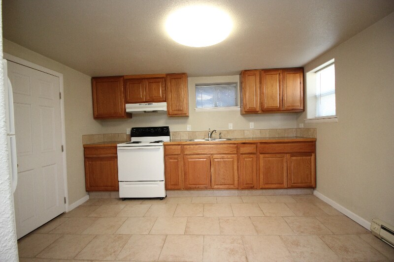 Building Photo - 2232 10th Ave