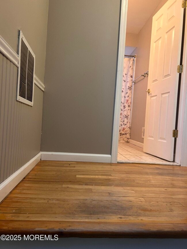 Building Photo - 823 Bowman Rd