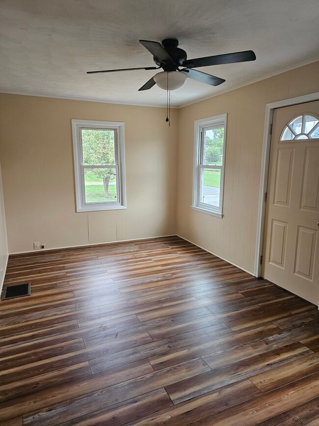 Building Photo - 2BR Remodeled House Hollidaysburg