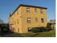 Building Photo - 2626 W Cornelia Ave