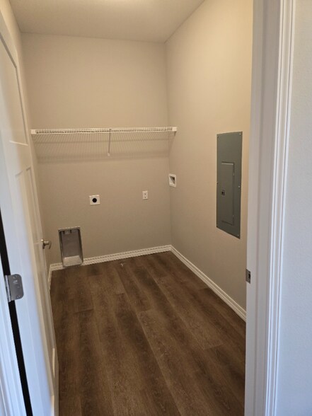 Building Photo - 907 Rocky Ln