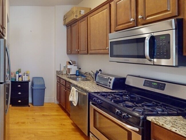 Primary Photo - 674 Washington St