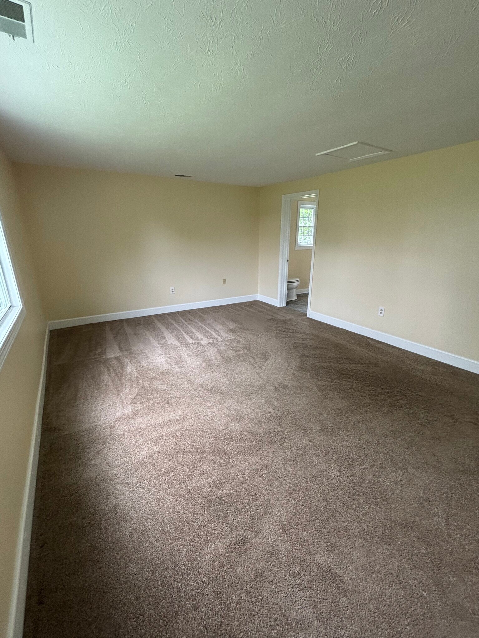 Master Bdrm - 32 Chestnut Ct