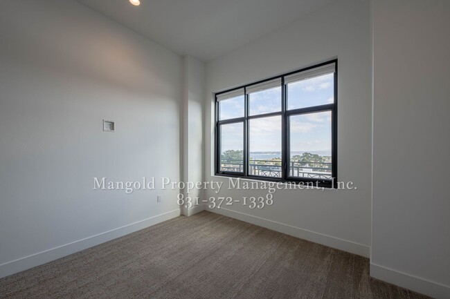 Building Photo - Luxurious 2-Bed 2.5-Bath Condo Located in ...