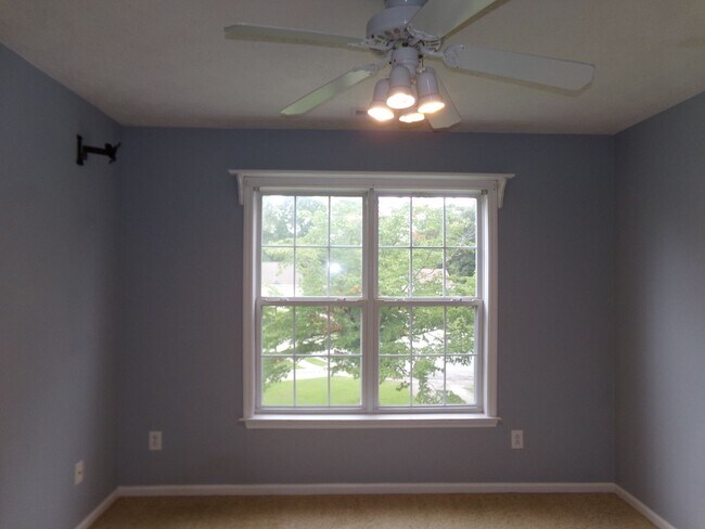 Building Photo - Beautiful 2 story home located on a cul-de-sac