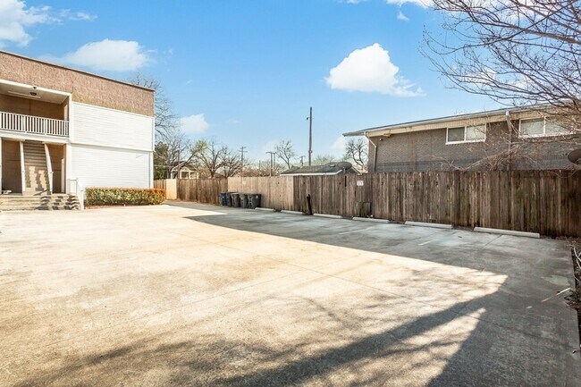 Building Photo - 4719 Junius St