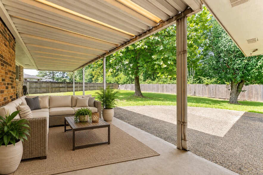 Building Photo - 6362 Westridge Dr