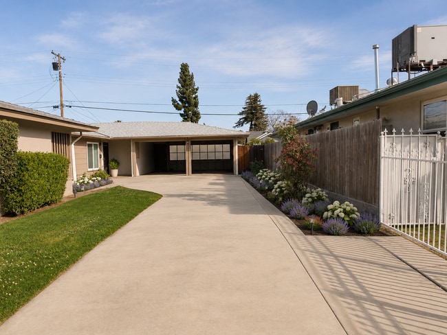 Building Photo - 2044-2046 Mayfair Dr W