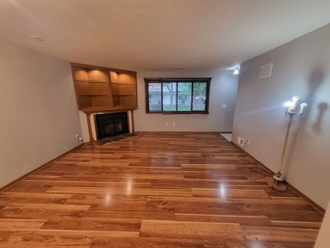 Building Photo - Maple Grove Townhome for Rent