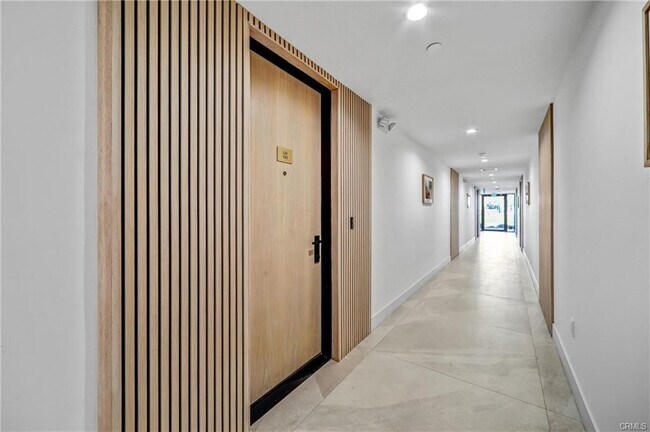 Building Photo - 10352 Riverside Dr