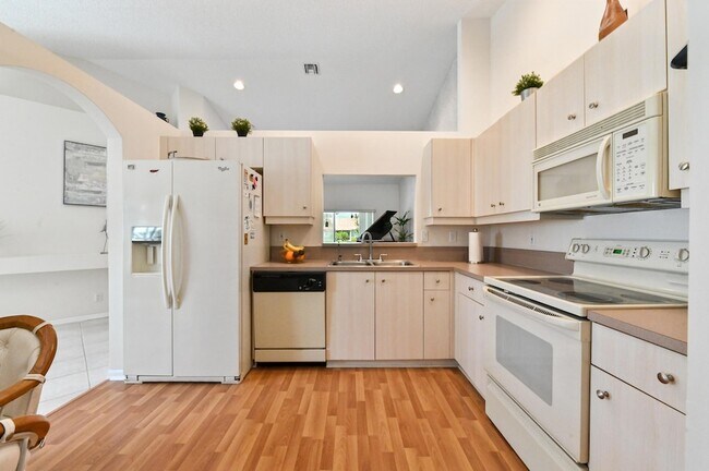 Building Photo - 6077 Lake Hibiscus Dr