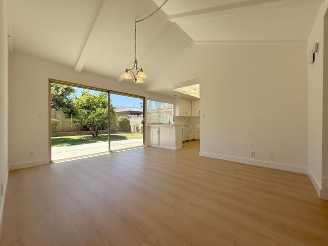 Building Photo - Costal Living - Pride of Ownership Neighbo...