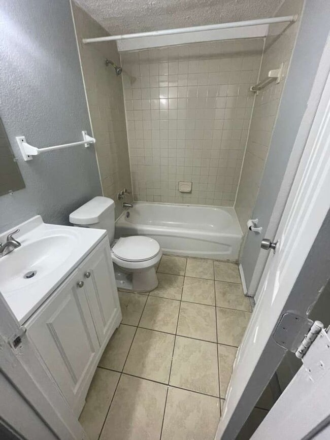 Building Photo - 2/1 St Pete Move In Ready | Apply for FREE This Holiday Season!