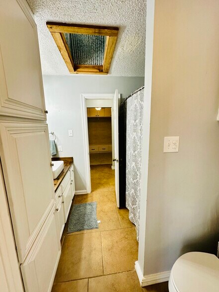 Building Photo - 110 Willow Branch Dr