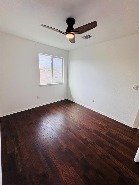 Building Photo - 402 Crater Lake Dr