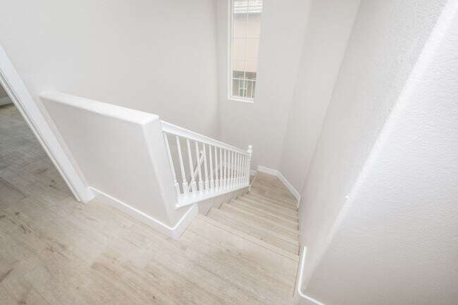 Building Photo - 511 Stork St