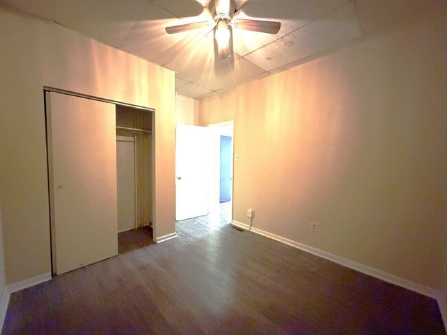 Building Photo - 560 Manor St