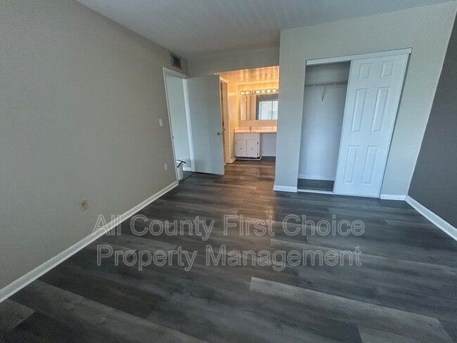 Building Photo - 782 Village Lake Terrace