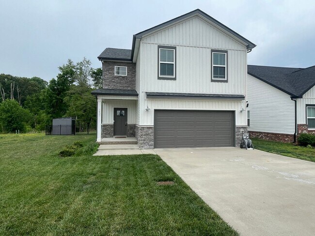 Building Photo - 4 Bedroom Pet Friendly Home For Rent with Club House, Comm. Pool, & Comm Gym Access!