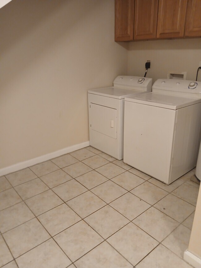 Building Photo - 510 S Poplar St