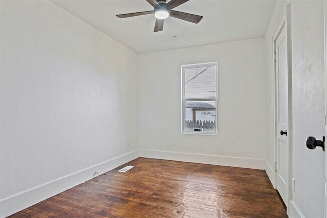 Building Photo - 609 SW 30th St