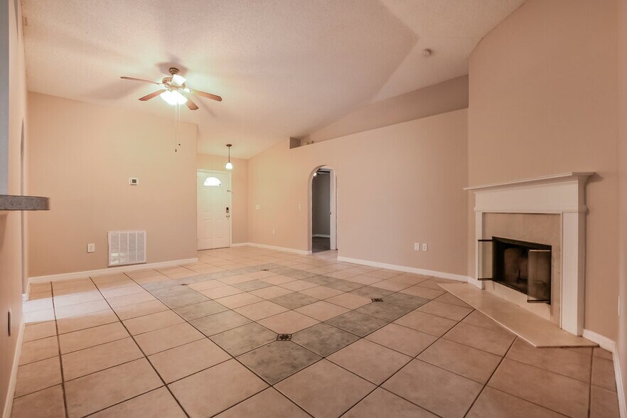 Building Photo - 4205 Iveyglen Ave